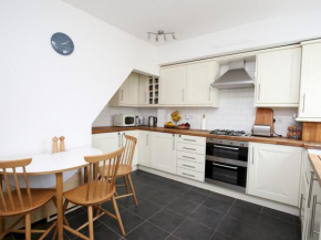 Sunny Victorian 2BR Townhouse Oxford Pass the Keys